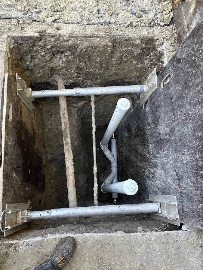 Experienced plumber completing Drain Cleaning work in New Castle